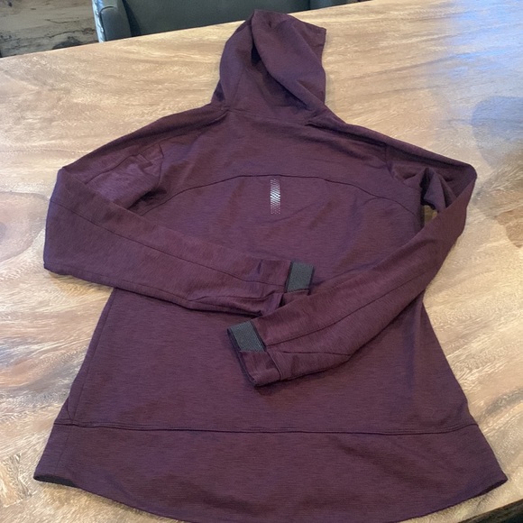 Athleta running pullover- reflective - Picture 5 of 6